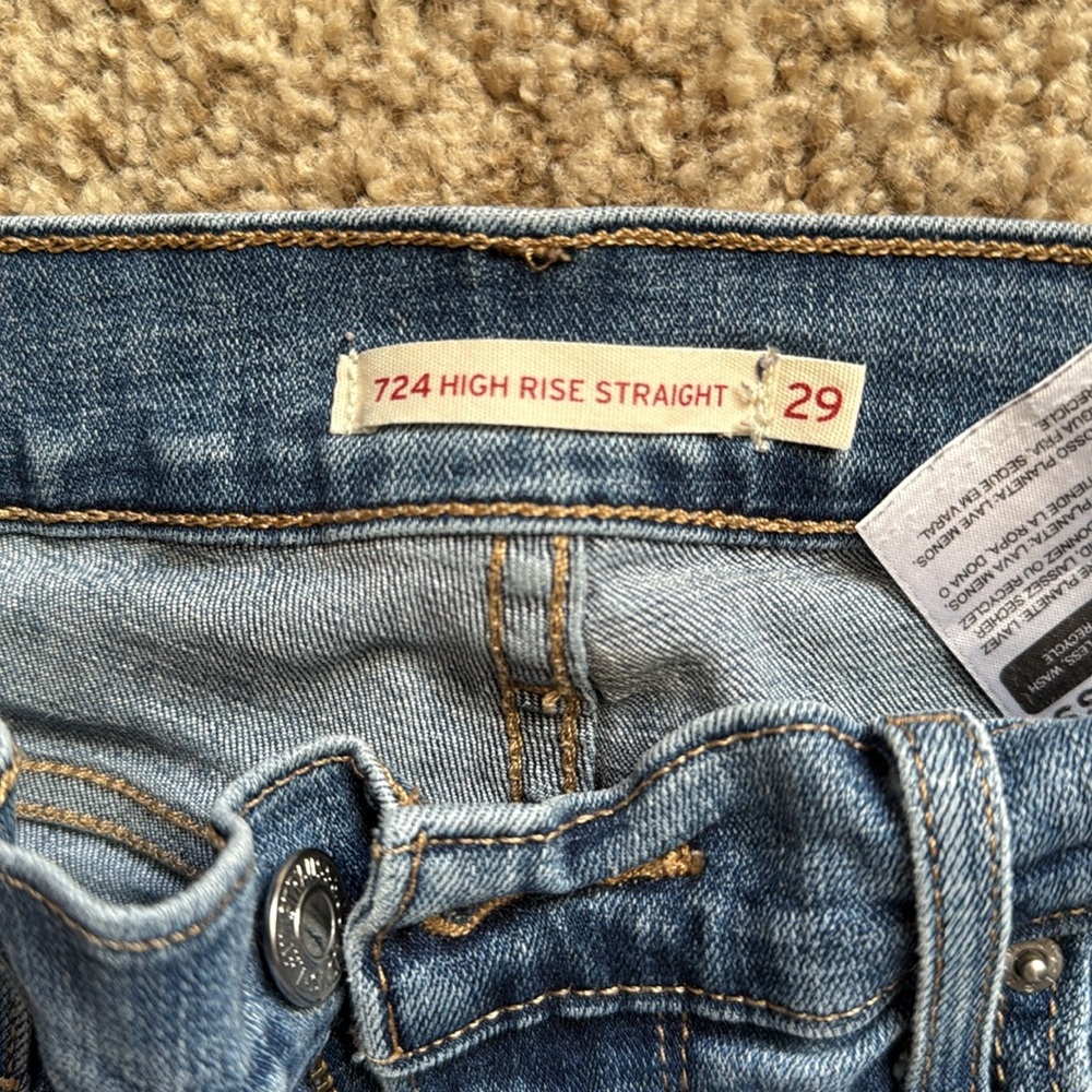 Levi's - Picture 2 of 3